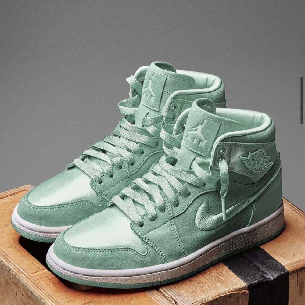 Jordan 1 Retro High Season of Her Mint Foam
